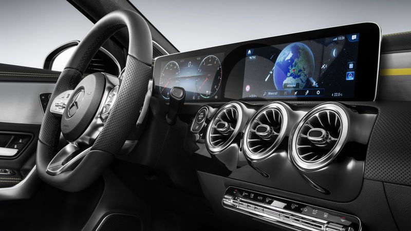 Панель приборов нового Mercedes-Benz A-класса