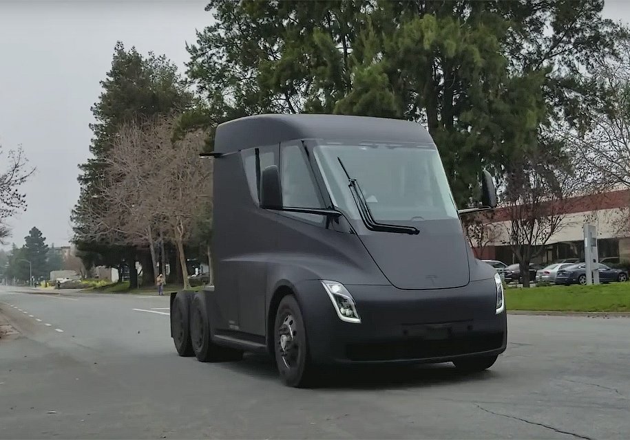 Видео: грузовик Tesla выехал на дороги, AvtoSpot [АвтоСпот]