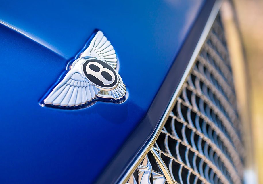 Компания Bentley подготовила к Женеве загадочную новинку