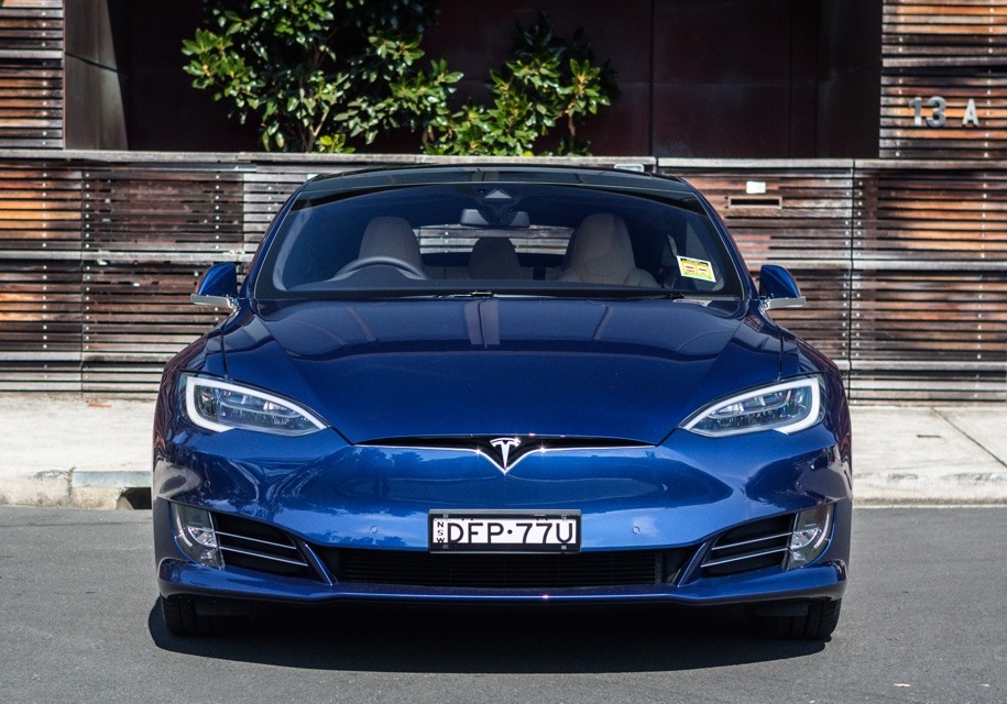 Tesla отзовет 123 тысячи Model S из-за ржавых болтов
