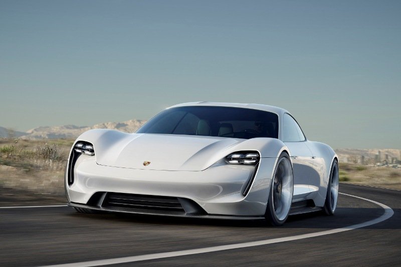 Porsche Mission E составит серьезную конкуренцию Tesla Model S