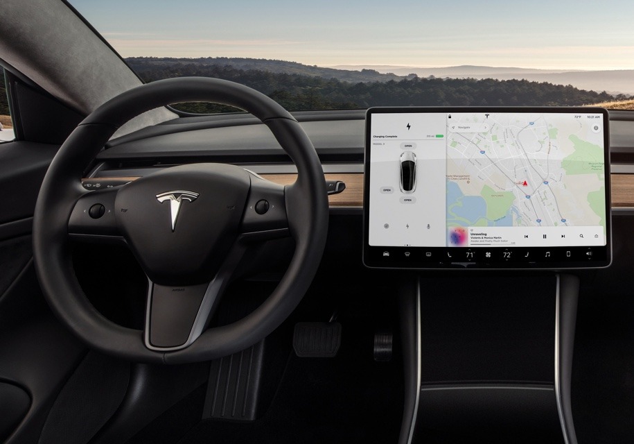 Tesla упростила использование автопилота в Model 3