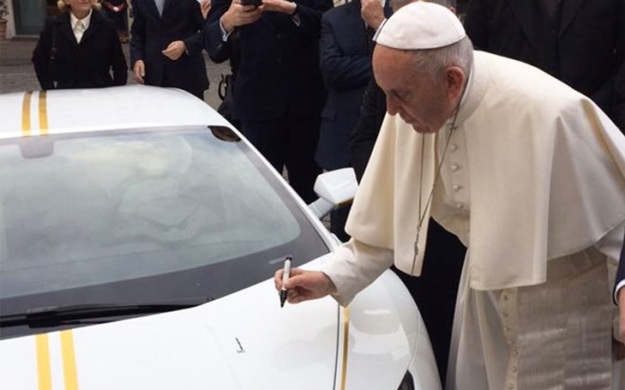 Папа римский продаст на аукционе свой Lamborghini Huracan