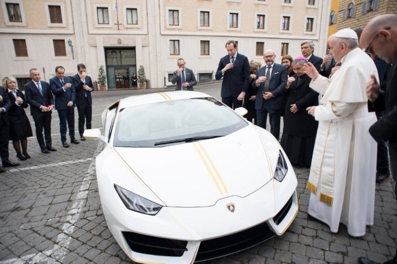 Уникальный Lamborghini католической церкви ушел на аукционе за 715 тысяч евро