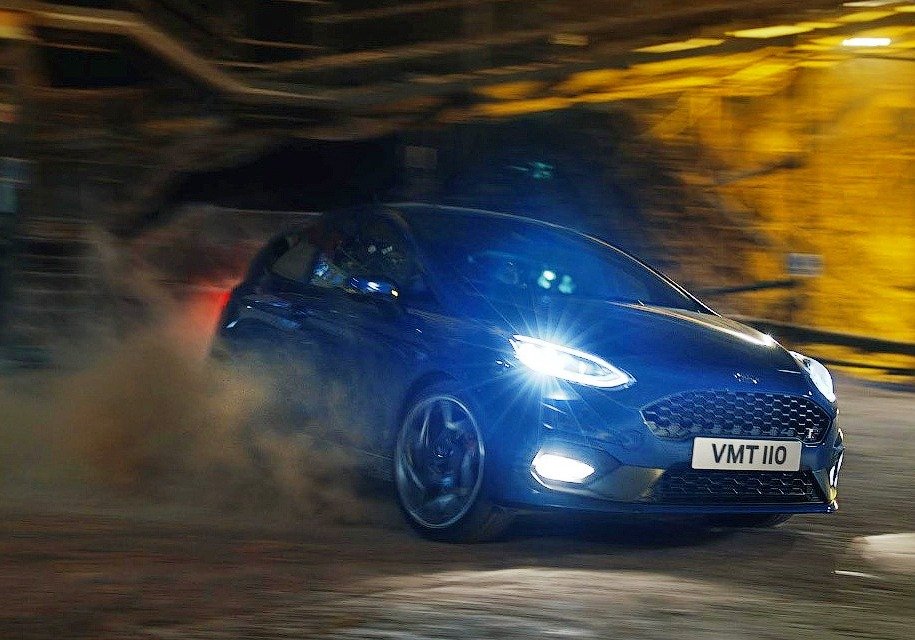 Видео: Ford Fiesta ST устроил гонку на 400 метрах под землей