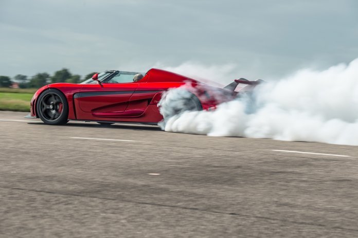 Koenigsegg придумал способ стать быстрее Tesla Roadster