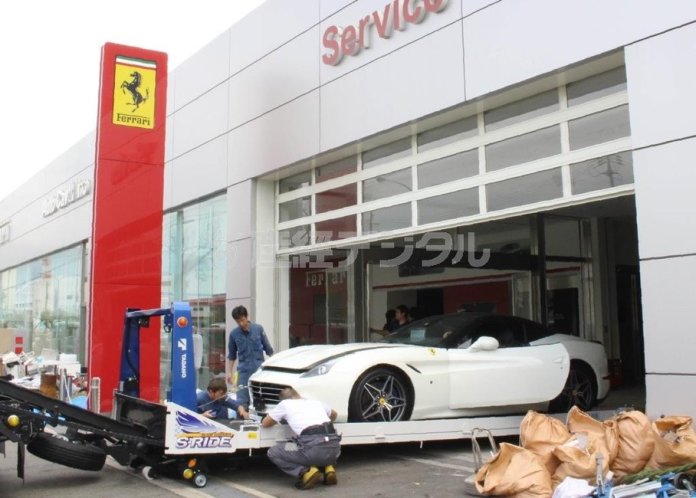 Тайфун в Японии уничтожил 50 суперкаров Ferrari