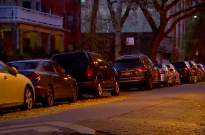 Владелец 38 машин занял все парковки в одном из кварталов Чикаго