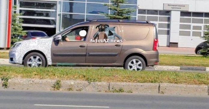 Обновленный Lada Largus заметили во время дорожных тестов