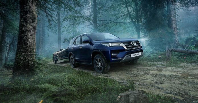 Toyota обновила Hilux и Fortuner для России