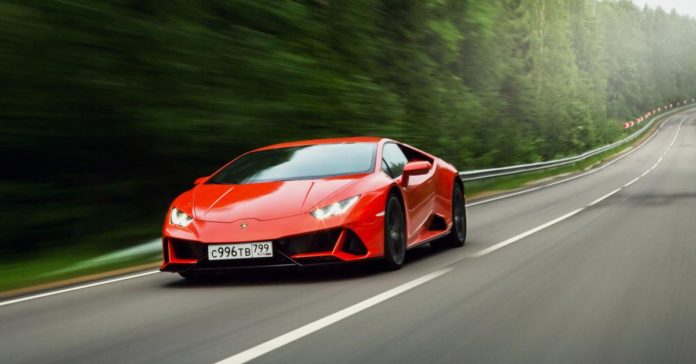 На суперкаре Lamborghini по обычным дорогам: как и зачем?