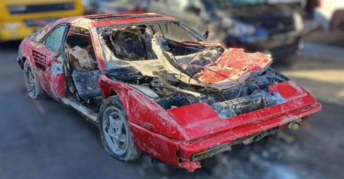 Из канала выловили угнанный 30 лет назад Ferrari Mondial