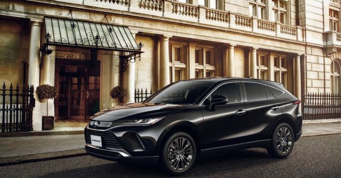 За новым Toyota Harrier выстроилась очередь на полтора года