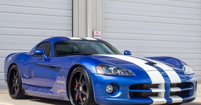 В России отзывают очень старые Dodge Viper