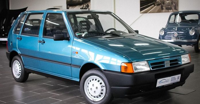 На продажу выставили 24-летний Fiat Uno почти без пробега