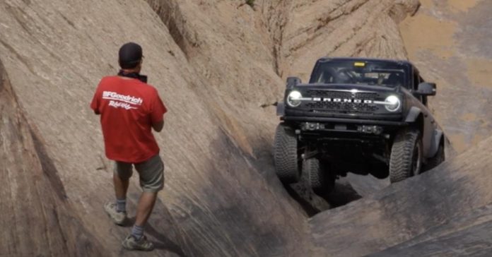 Видео: новый Ford Bronco проехал по самому опасному горному маршруту в США