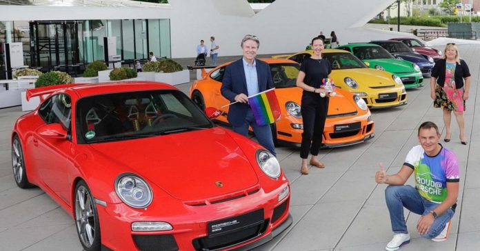 Завод Porsche украсили радужным флагом в поддержку сексуальных меньшинств