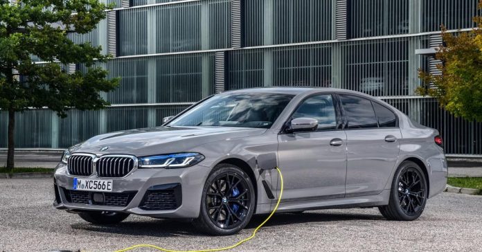 BMW выпустила 394-сильную 5-Series с расходом топлива 2,4 литра