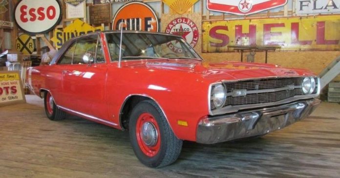 Идеальный Dodge Dart на 40 лет забыли в гараже