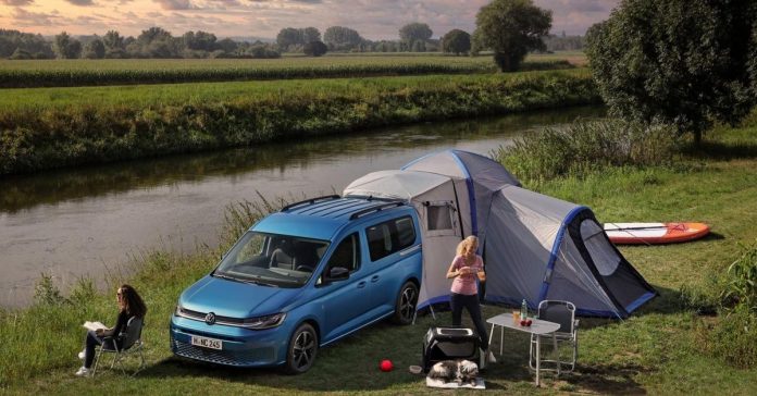 Volkswagen подготовил для Caddy походную версию с палаткой