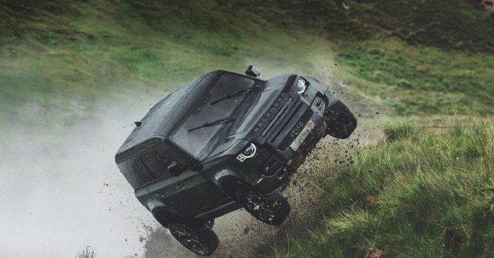 В новом фильме про Бонда Land Rover Defender выполнит сальто