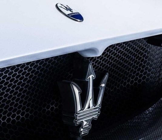 Компания Maserati обновила фирменный «трезубец»