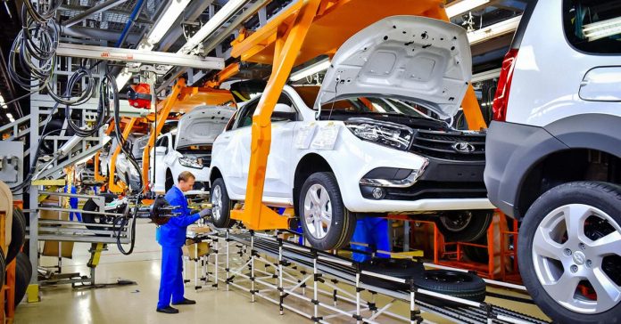 В России рухнуло производство легковых автомобилей