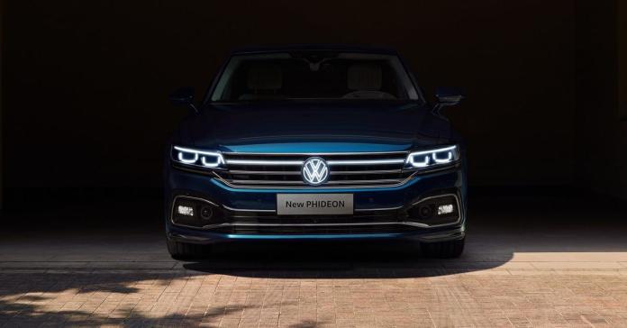 Volkswagen Phideon обновился и получил логотип с подсветкой