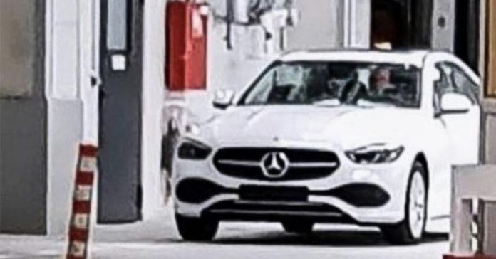 Новый Mercedes-Benz C-Class: первая фотография без камуфляжа
