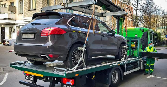 Porsche Cayenne москвича арестовали за неоплату парковки