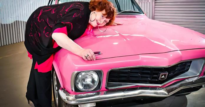 Угнанное 28 лет назад розовое купе вернули 74-летней пенсионерке