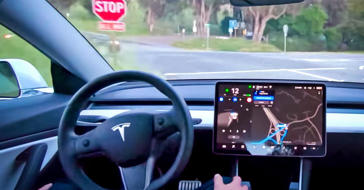 Tesla начали оснащать полноценным автопилотом