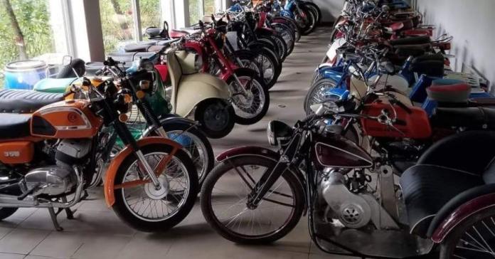 В украинском городе нашли огромную коллекцию мопедов и мотоциклов