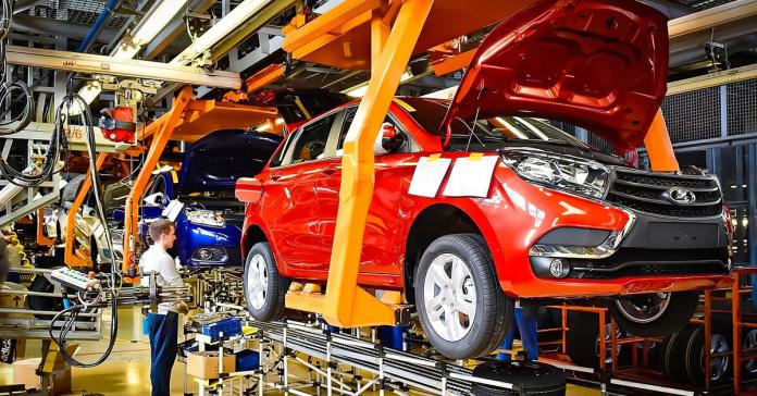 В России с начала года на четверть сократилось производство автомобилей