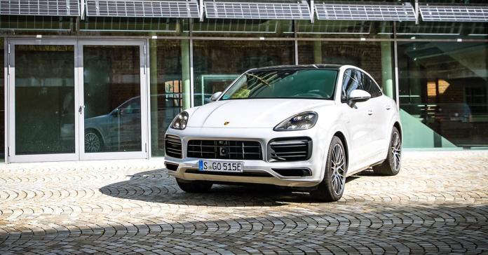 Гибридным Porsche Cayenne нарастили запас хода