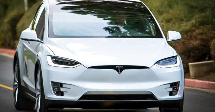 Почти 10 тысяч Tesla отзывают из-за заводских дефектов