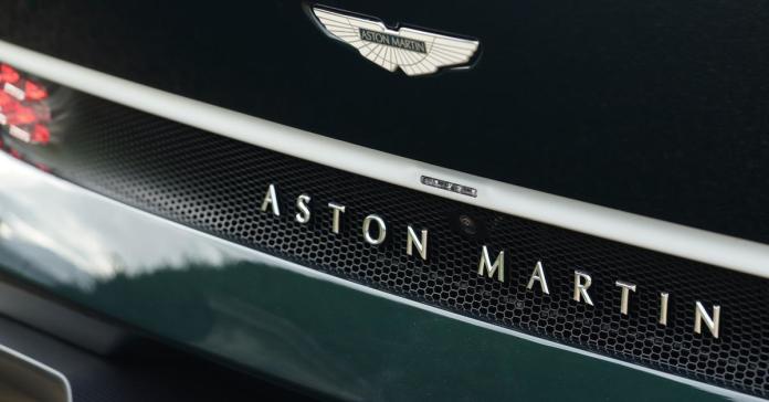 Aston Martin обвинили в нападках на электромобили