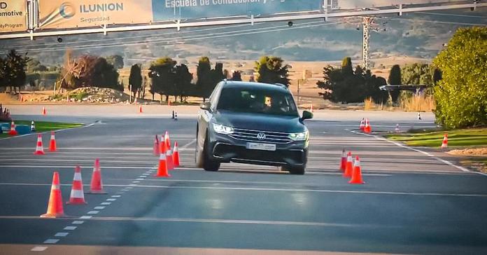 Видео: Volkswagen Tiguan проходит «лосиный тест»