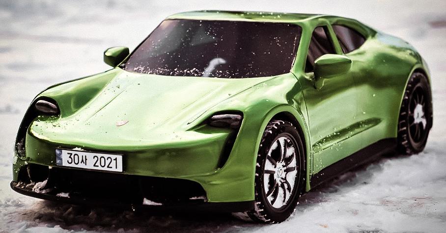 Видео: создание трехмерной пластиковой копии Porsche Taycan с помощью 3D-ручки