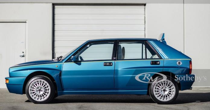 Редкую синюю Lancia Delta продадут на аукционе