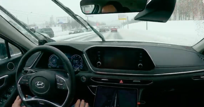 Видео: «Яндекс» провел зимние испытания беспилотного автомобиля на московских дорогах