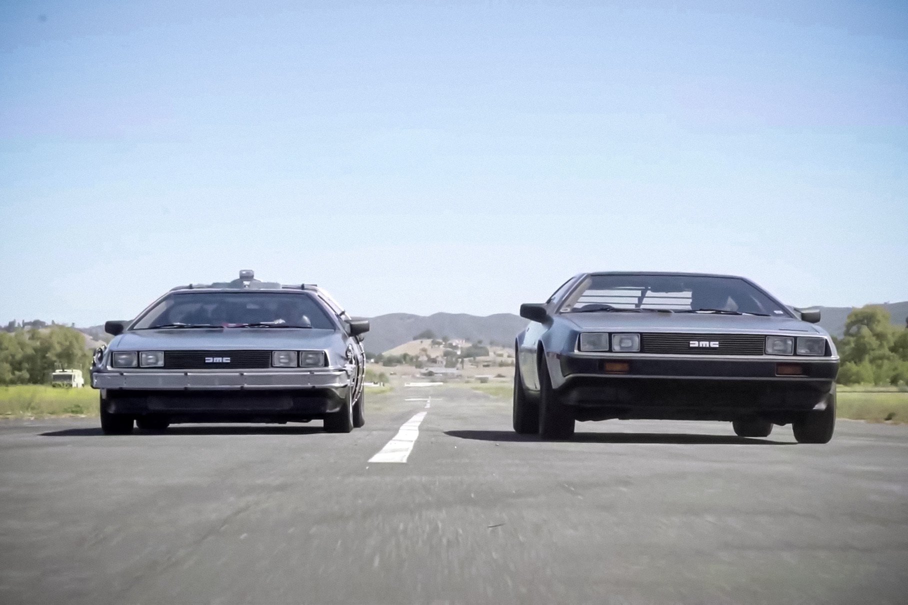Видео: «машина времени» DeLorean сразился в дрэге с обычным DeLorean