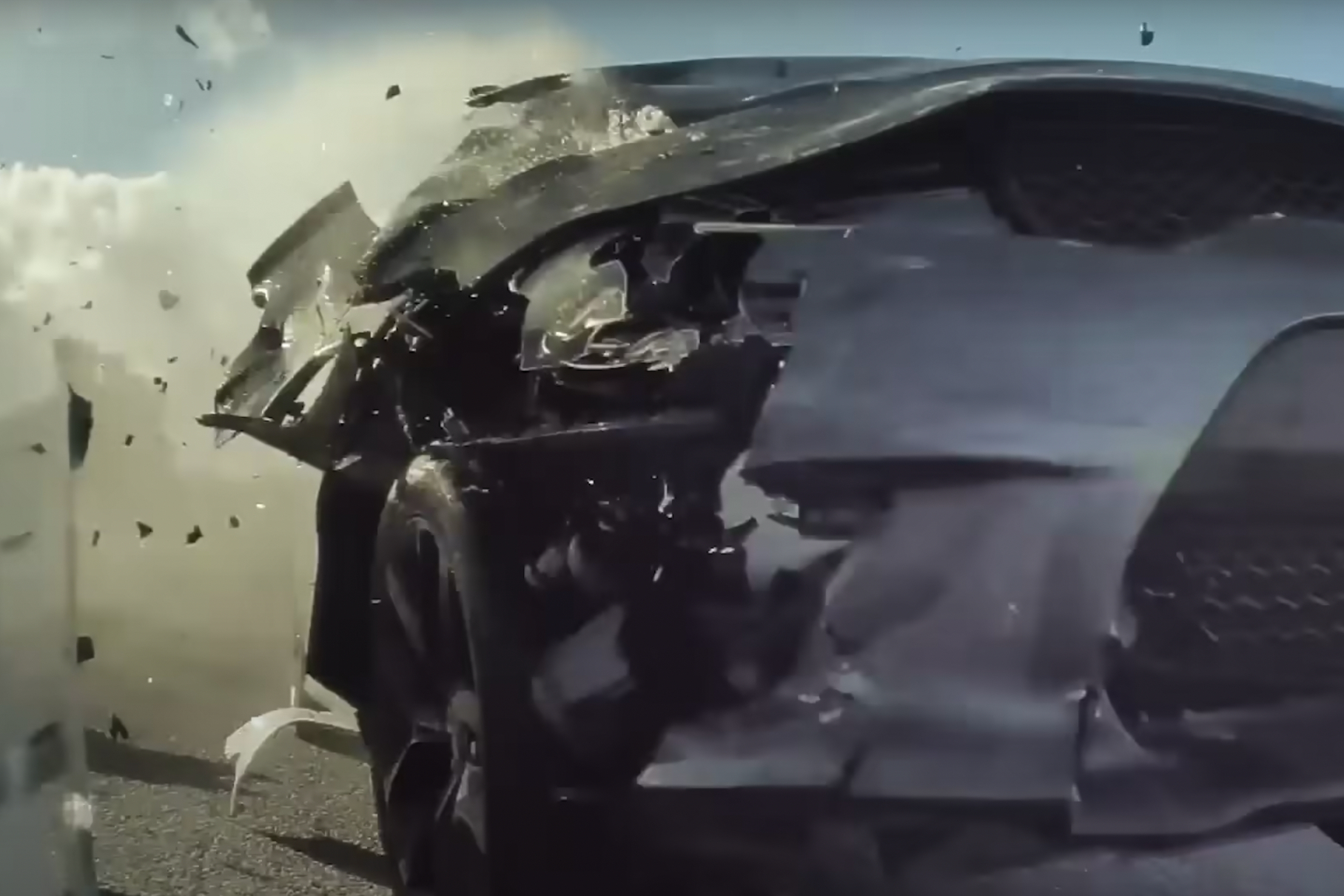Видео: автопилот tesla спас жизнь водителю