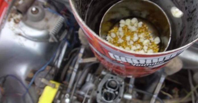 Видео: российские блогеры попытались приготовить попкорн в двигателе
