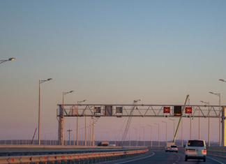 Водитель разогнался на Крымском мосту до 243 километров в час