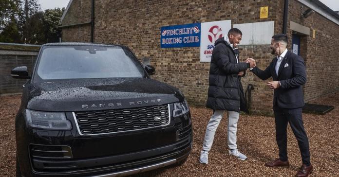 Land Rover выпустил эксклюзивный внедорожник для боксёра-тяжеловеса