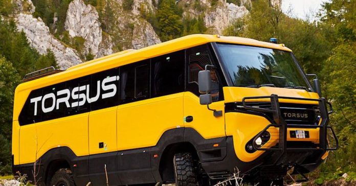 Украинский автобус-вездеход наградили за дизайн и инновации