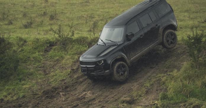 Видео: новый Land Rover Defender на съемках сцены погони из фильма о Бонде