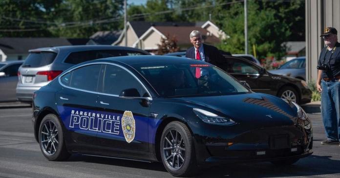 На службе в полиции появилась первая Tesla Model 3