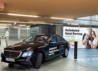 Mercedes-Benz научил гараж в своем музее самостоятельно парковать автомобили